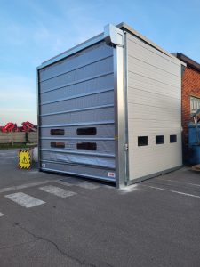 tettoia industriale chiusa per ampliamento magazzino