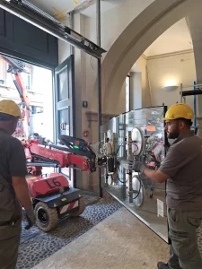 Movimentazione del sopraluce e dei vetri per la bussola automatica