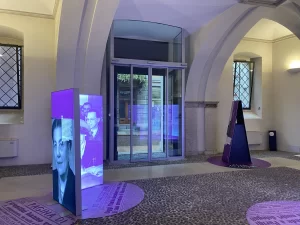 Installazione di una bussola con porta automatica ridondante e serramenti a taglio termico: Palazzo Trentini - Trento