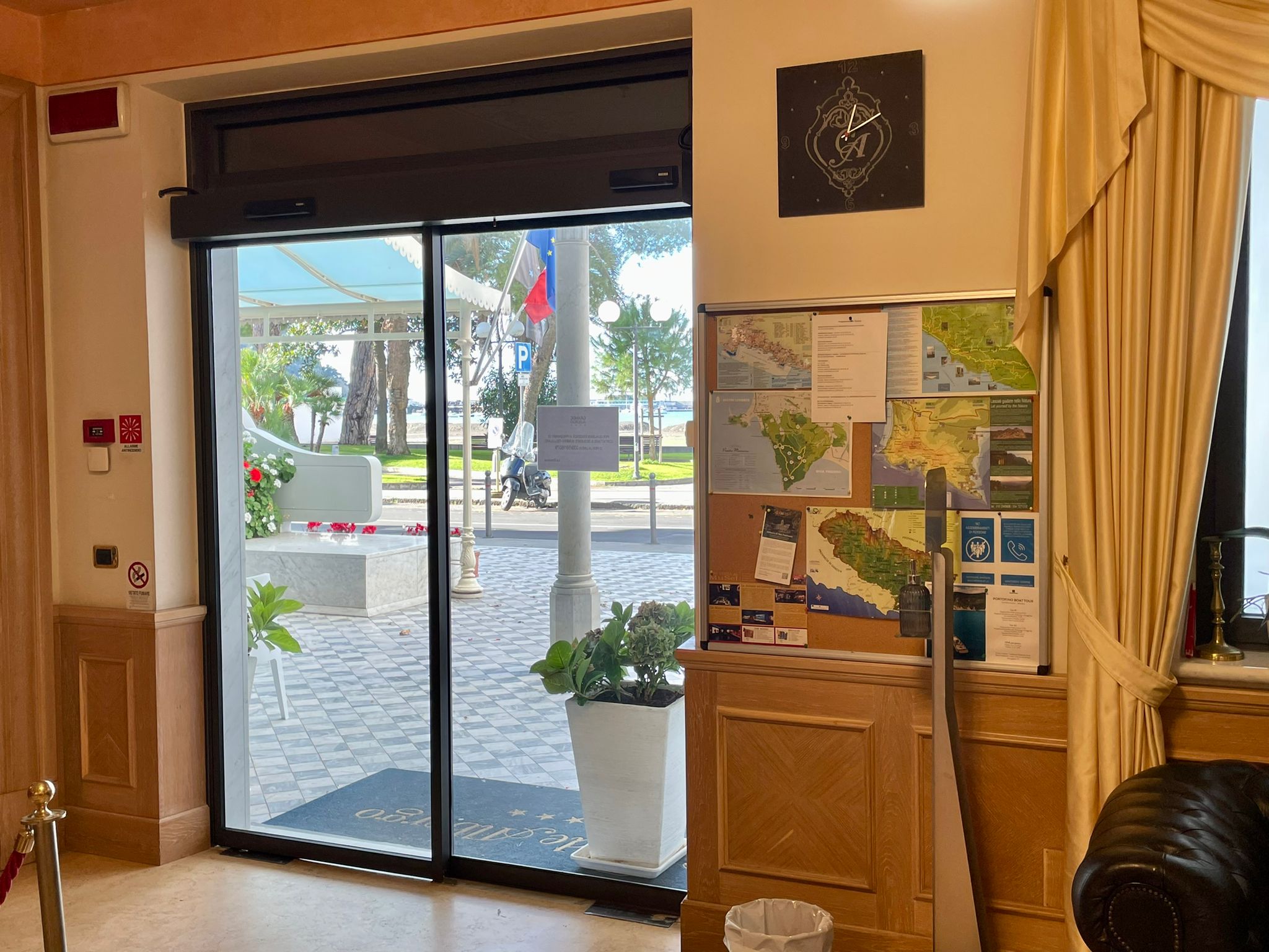porte automatiche scorrevoli per hotel