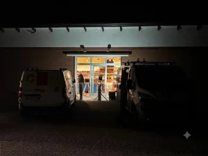 Regolazione notturna della porta automatica dello spaccio aziendale