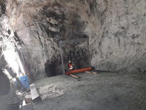 lavori in corso in miniera per la realizzazione di una porta rapida: prima fase