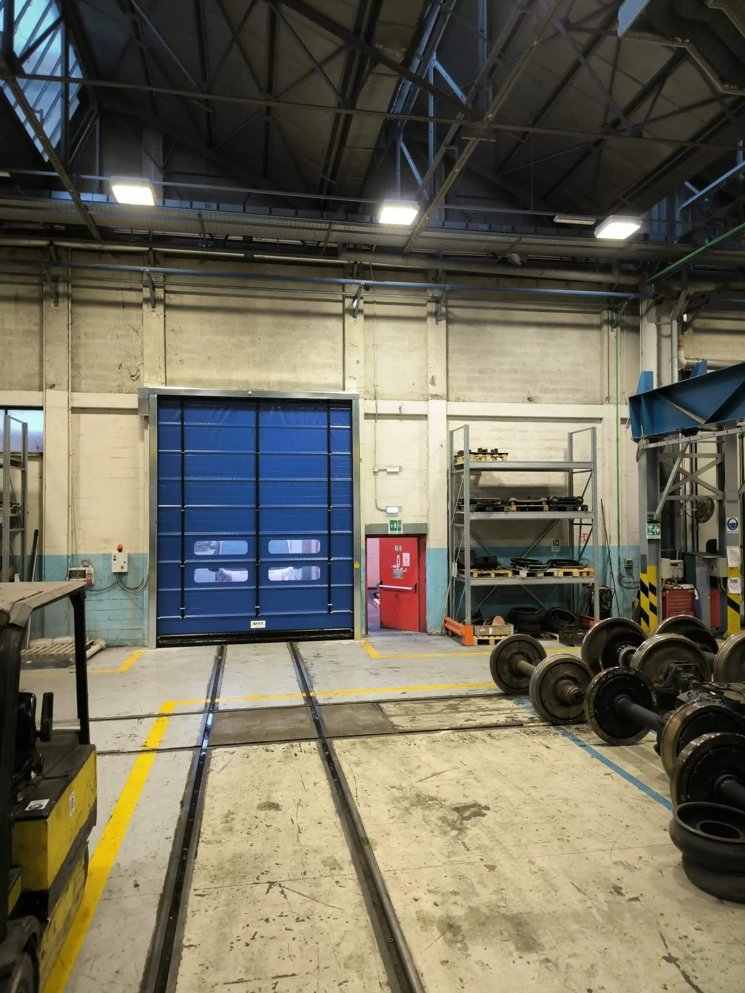 porta rapida in un deposito ferroviario