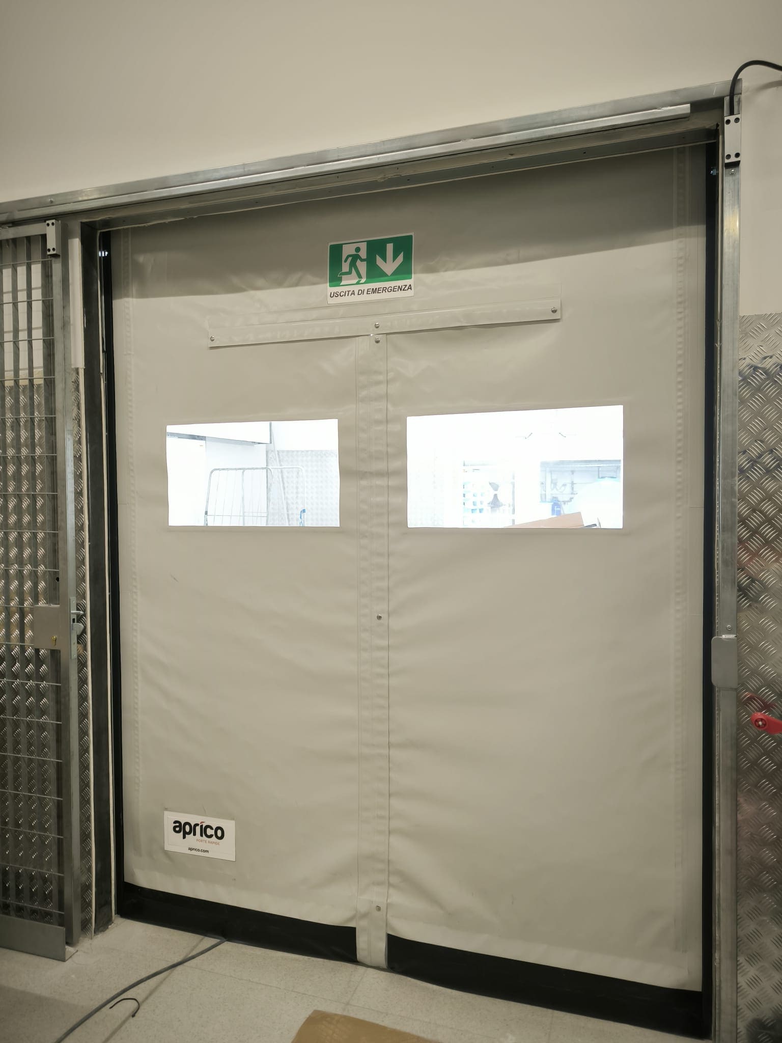 porte rapide con uscita di sicurezza Aprico - modello di colore bianco