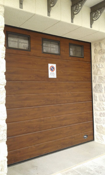 Porte sezionali aprico residenziali color legno