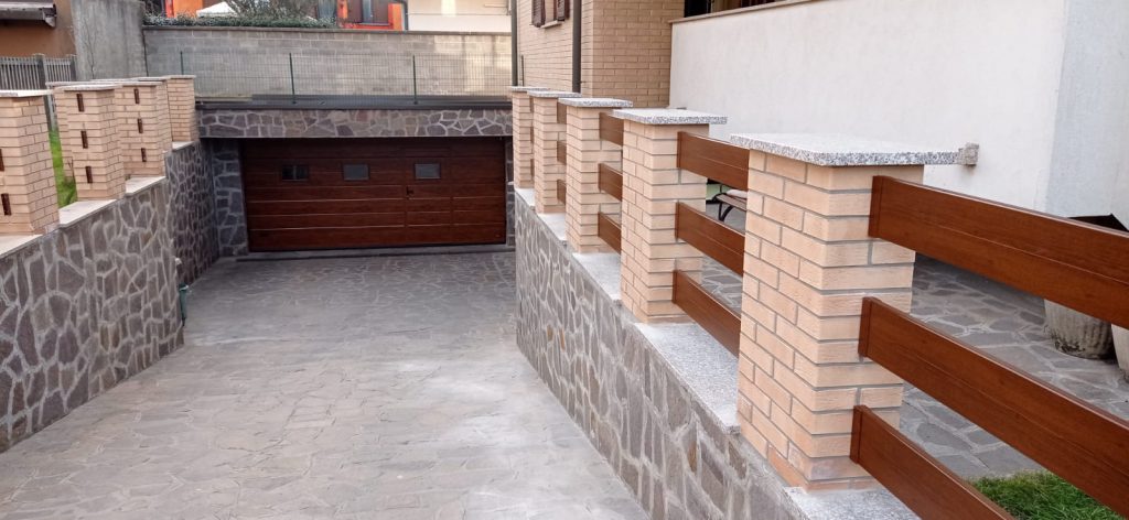 Porte sezionali Aprico installate da Matic Automazioni.