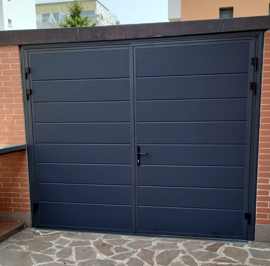 portone da garage con anta a battente