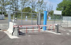 barriera automatica associata a cancello