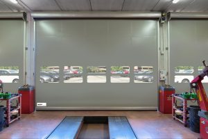 Porta rapida come ingresso di un meccanico